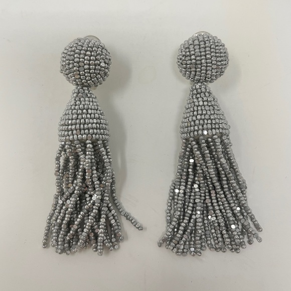 Authentic Oscar de la Renta Silver Tassel Clip-on Earrings NWOT *FINAL PRICE* - Picture 3 of 4